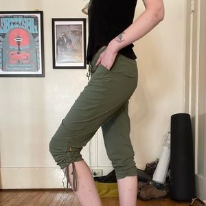 lucy cinched yoga capri – green – m